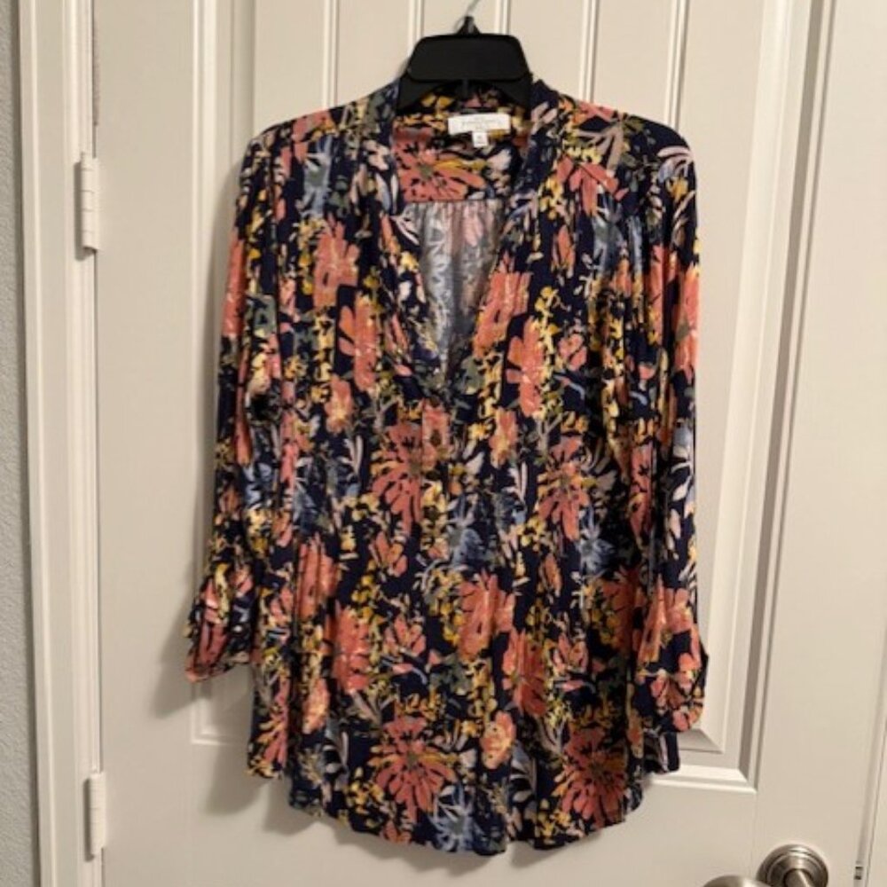 NEW DIRECTION WOMAN’S TOP, FLORAL ON BLACK BACKGROUND, LONG SLEEVES SIZE 1X